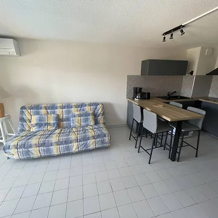 Climatise Avec Piscine, Proche Richelieu, Parking Inclus - Fr-1-723-54 * Агд